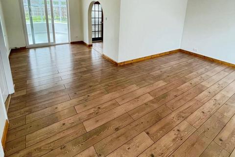 undefined, West Drive, Brandon IP27