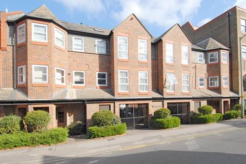2 bedroom flat to rent, 63c Westminster Court, Sydenham Road, Guildford, GU1