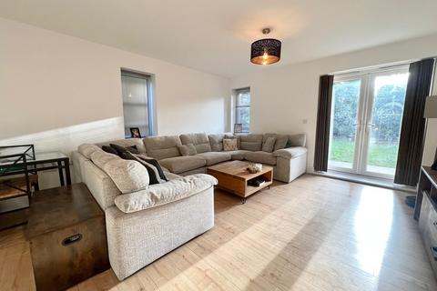 2 bedroom apartment to rent, Croham Road , South Croydon