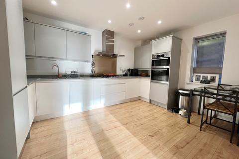 2 bedroom apartment to rent, Croham Road , South Croydon