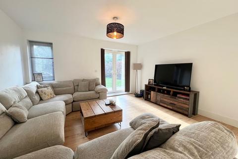 2 bedroom apartment to rent, Croham Road , South Croydon