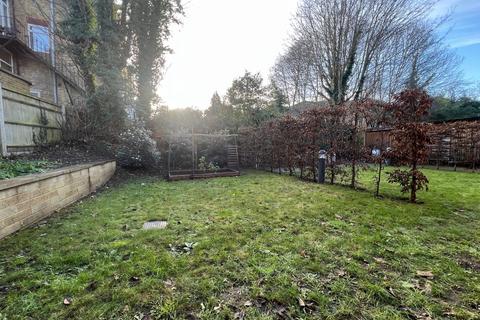 2 bedroom apartment to rent, Croham Road , South Croydon