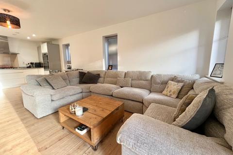 2 bedroom apartment to rent, Croham Road , South Croydon