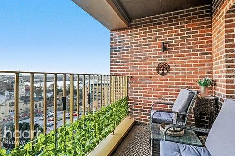 1 bedroom flat for sale, Whiffens Avenue, Chatham