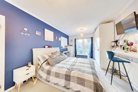 4 bedroom semi-detached house for sale, Charterhouse Road, Orpington