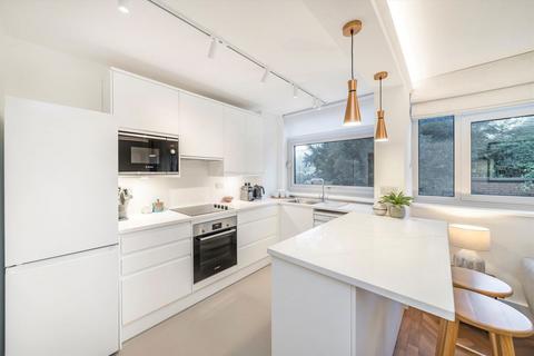 2 bedroom flat to rent, Cotman Close, London SW15