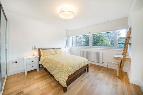 2 bedroom flat to rent, Cotman Close, London SW15