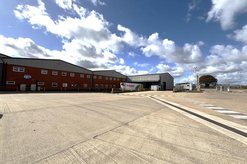 Distribution warehouse to rent - Camelgate, Spalding, PE12 6ES