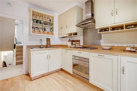 2 bedroom flat to rent, Meteor Street, London SW11