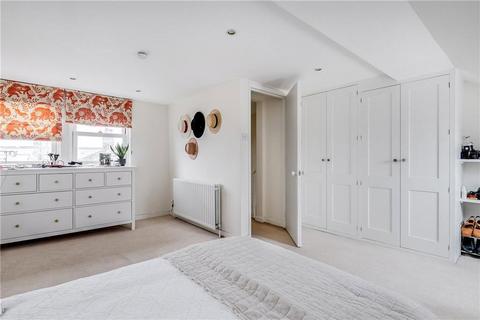 2 bedroom flat to rent, Meteor Street, London SW11