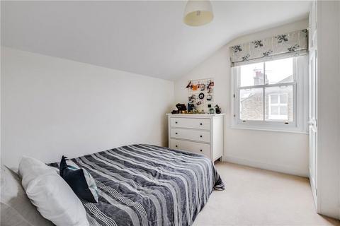 2 bedroom flat to rent, Meteor Street, London SW11