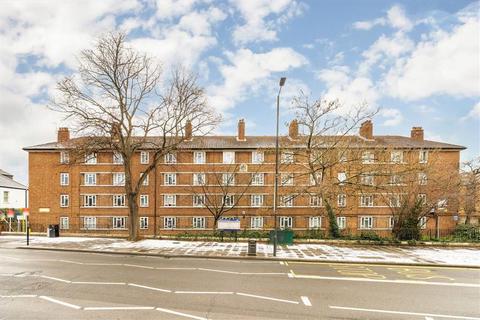 3 bedroom flat to rent, Fulham Palace Road, London SW6