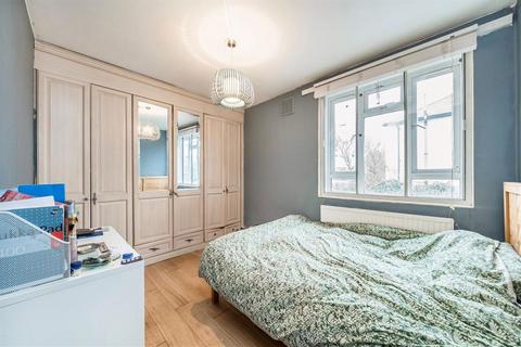 3 bedroom flat to rent, Fulham Palace Road, London SW6