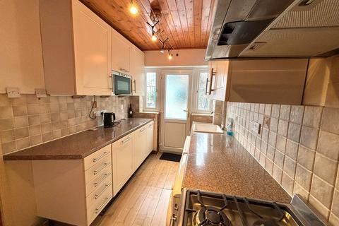 3 bedroom semi-detached house for sale, Pentland Avenue, Clayton, Bradford