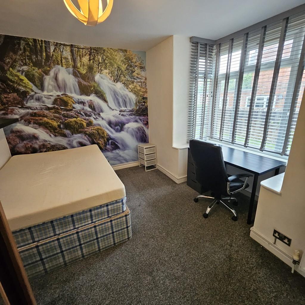 Middle room pic2