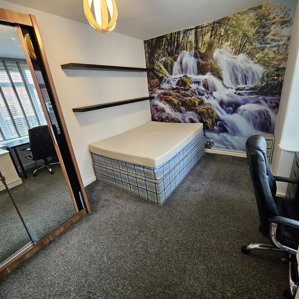 Middle room pic1