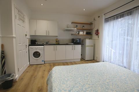 Penthouse to rent, Monks Park, Wembley