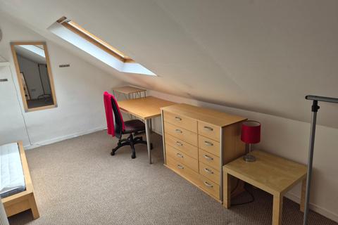 3 bedroom flat to rent, Clifton Road, Aberdeen, AB24