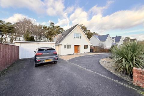 4 bedroom detached house for sale, Hazel Drive, Ferndown