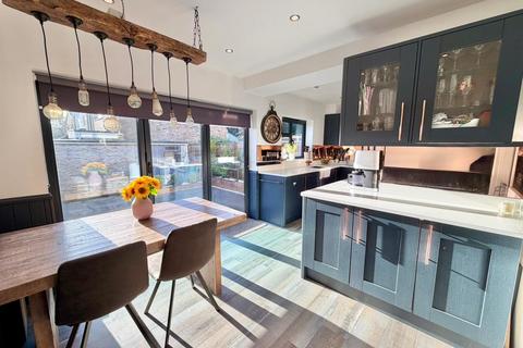 3 bedroom semi-detached house for sale, Faraday Road, Farnborough GU14