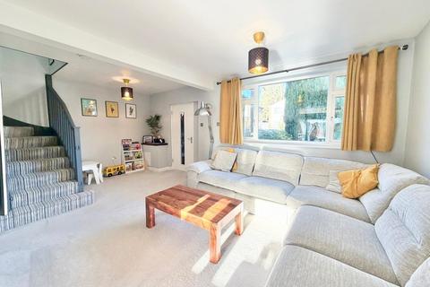 3 bedroom semi-detached house for sale, Faraday Road, Farnborough GU14