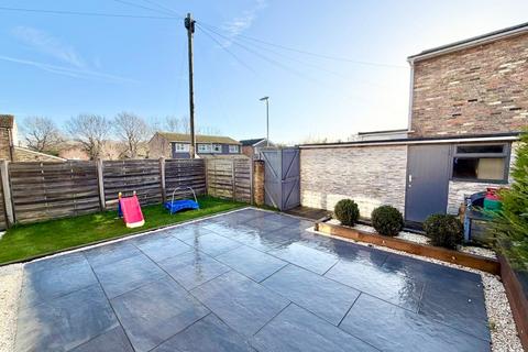 3 bedroom semi-detached house for sale, Faraday Road, Farnborough GU14