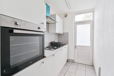 3 bedroom terraced house to rent, Alston Road, Tooting, London, SW17