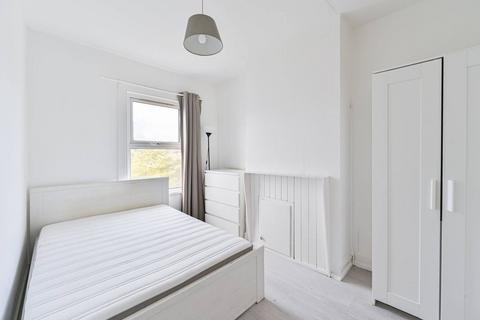 3 bedroom terraced house to rent, Alston Road, Tooting, London, SW17