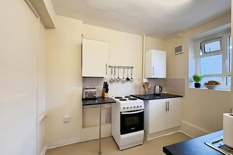 3 bedroom flat for sale, Friary Estate, London SE15