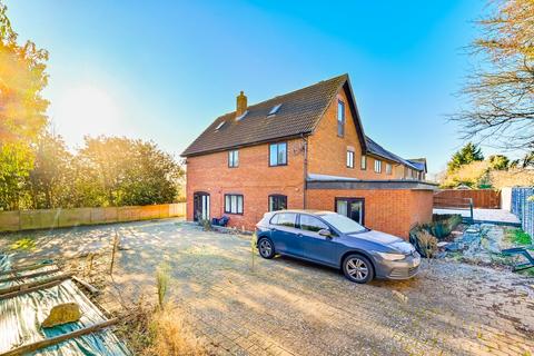 undefined, Huntingdon Crescent, Bletchley, Milton Keynes, MK3