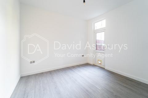 2 bedroom apartment to rent, Park Avenue, Palmers Green, London