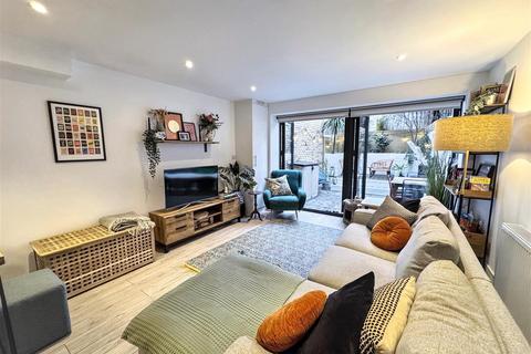 3 bedroom terraced house for sale, Grange Road, London