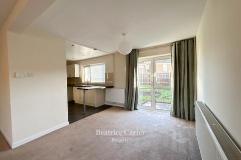 3 bedroom semi-detached house to rent, Apple Close, Brandon IP27