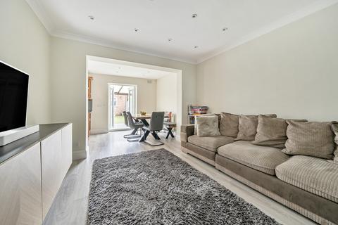 4 bedroom end of terrace house for sale, Munster Gardens, London N13