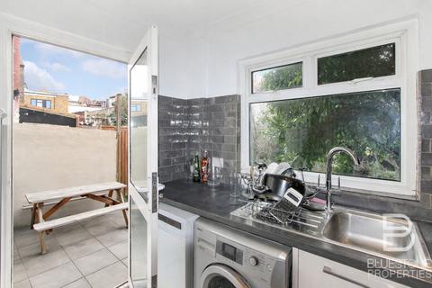 4 bedroom terraced house to rent, Gatton Road, Tooting Broadway