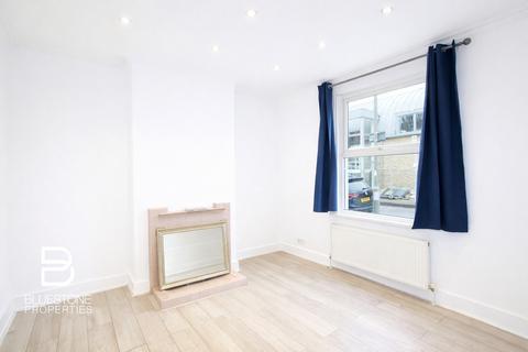 3 bedroom terraced house to rent, Ravenslea Road, Balham