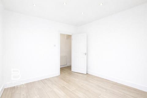 3 bedroom terraced house to rent, Ravenslea Road, Balham