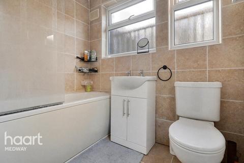 3 bedroom terraced house for sale, Gordon Road, Rochester