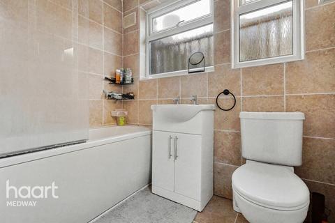 3 bedroom terraced house for sale, Gordon Road, Rochester