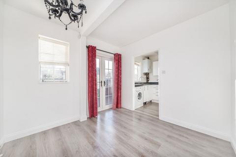 2 bedroom house to rent, Hamilton Road, Feltham TW13