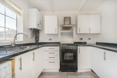 2 bedroom house to rent, Hamilton Road, Feltham TW13