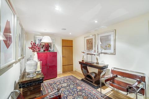 4 bedroom terraced house to rent, Grove Cottages, Chelsea Manor Street, London