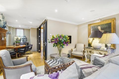 4 bedroom terraced house to rent, Grove Cottages, Chelsea Manor Street, London
