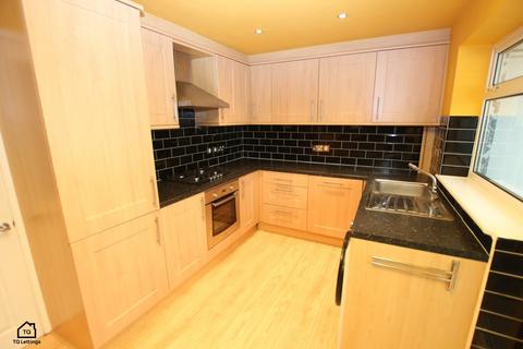 3 bedroom semi-detached house to rent, Dunscore Road, Wigan WN3