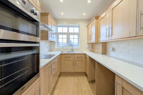 undefined, To Let - Oakworth Bank, Southport - Three Bedroom 2nd Floor Apt