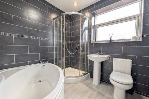 undefined, To Let - Oakworth Bank, Southport - Three Bedroom 2nd Floor Apt