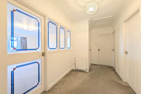undefined, To Let - Oakworth Bank, Southport - Three Bedroom 2nd Floor Apt