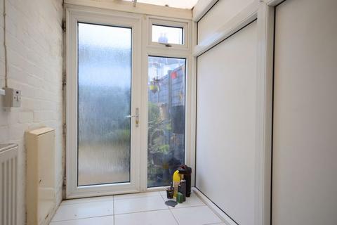 2 bedroom terraced house to rent, South Road, Bournemouth BH1