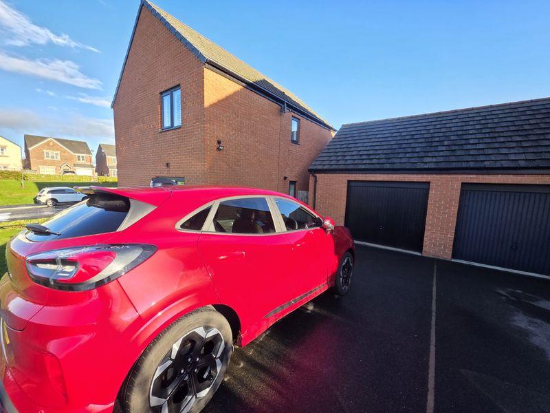 Garage/Driveway