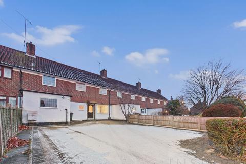 3 bedroom terraced house to rent, Woodfield Road, Crawley RH10